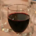 Vino rosso: fa bene alla salute, ma ogni quanto bisogna berlo?